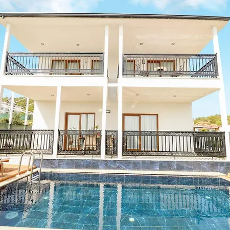 Lorenza Villa