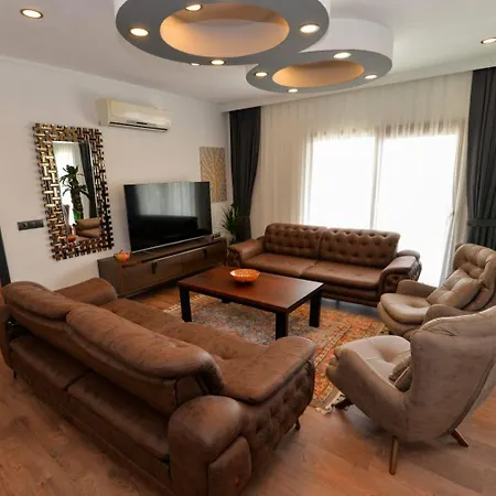 Lorenza Villa *