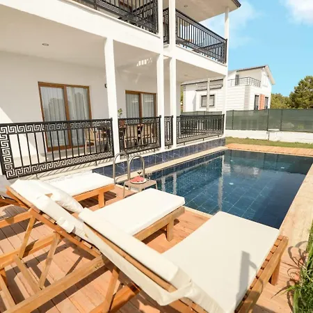 Lorenza Villa
